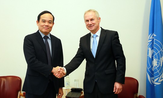 Phó Thủ tướng Trần Lưu Quang gặp Chủ tịch Đại hội đồng LHQ Csaba Korosi. Ảnh: VGP