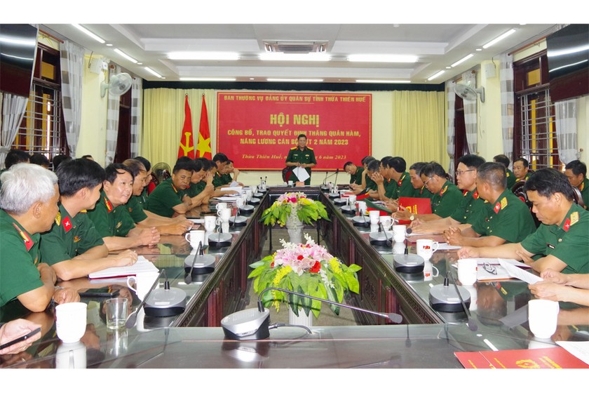 Đại tá Hoàng Văn Nhân – Phó Bí thư Đảng uỷ, Chính uỷ Bộ CHQS tỉnh chủ trì hội nghị.