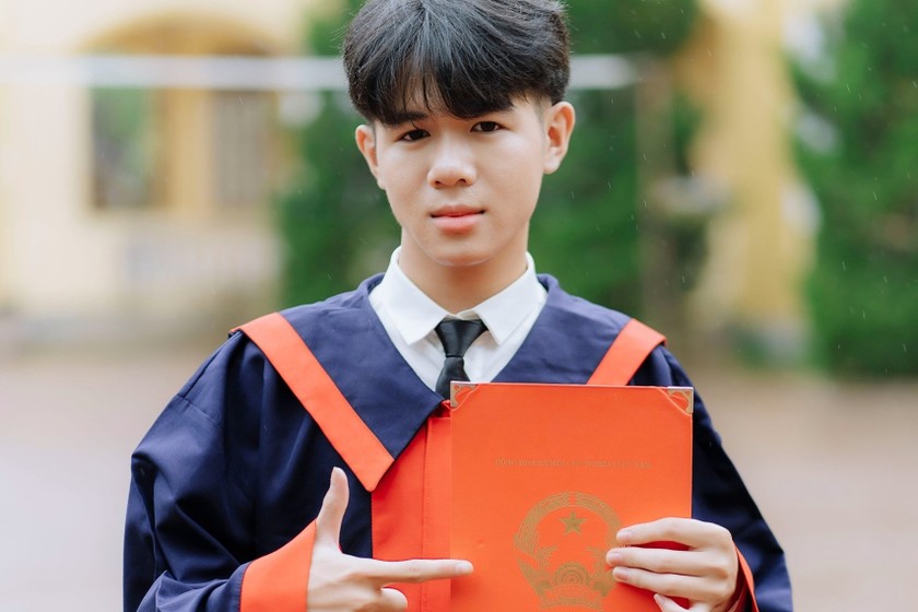 Chân dung em Cao Duy Thông, thủ khoa tốt nghiệp THPT năm 2023 của tỉnh Nghệ An