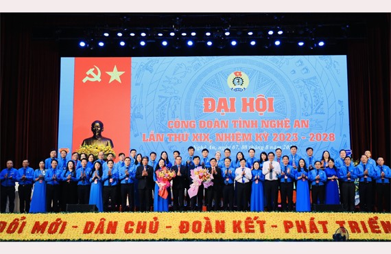 Ban chấp hành Công đoàn tỉnh Nghệ An nhiệm kỳ 2023-2025 gồm 46 đồng chí ra mắt Đại hội