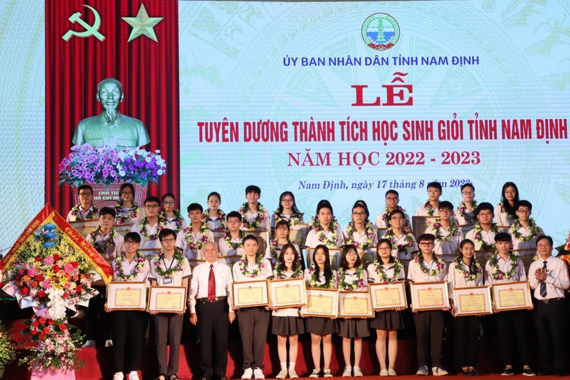 Tuyên dương học sinh giỏi tỉnh Nam Định