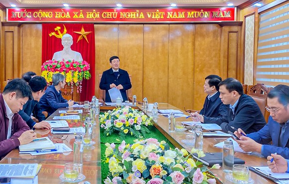 Chủ tịch UBND tỉnh Lê Duy Thành phát biểu tại buổi làm việc. (Ảnh: Khánh Linh)