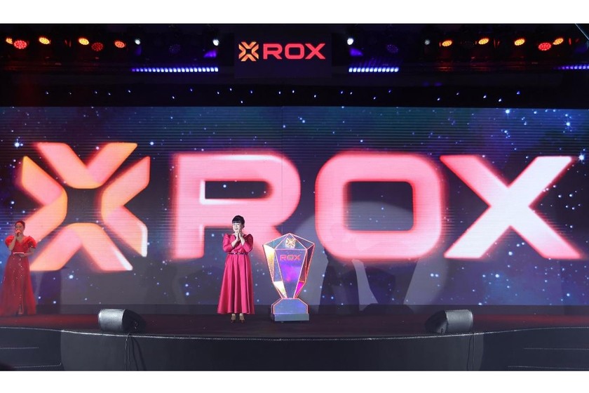 Chủ tịch HĐQT Nguyễn Thị Nguyệt Hường và thời khắc chính thức công bố chuyển đổi sang thương hiệu ROX Group