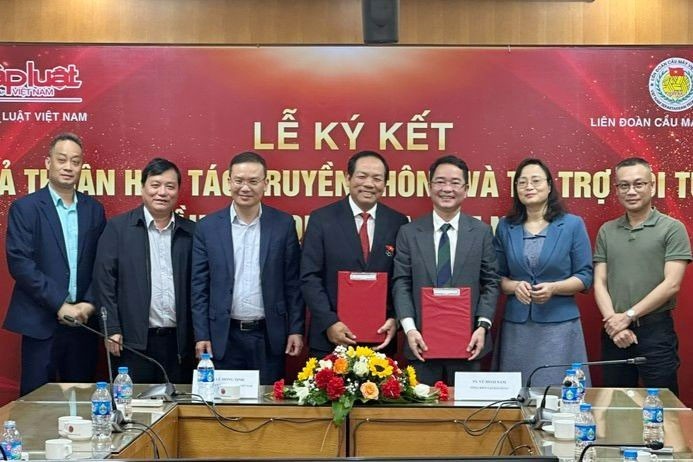 Báo Pháp luật Việt Nam ký kết Ghi nhớ thỏa thuận hợp tác truyền thông và tài trợ với Liên đoàn Cầu mây Việt Nam.