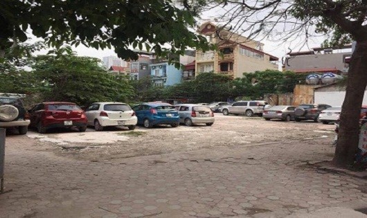 Một bãi trông xe trái phép đang hoạt động công khai tại phường Đại Kim.