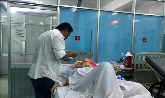 Nạn nhân đang được điều trị tại bệnh viện.