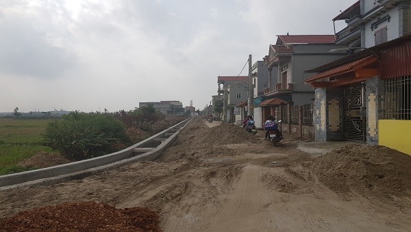 Dự án tại xã Thụy Hòa, huyện Yên Phong (tỉnh Bắc Ninh) đang thi công ngổn ngang.