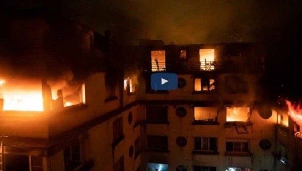 Hỏa hoạn vẫn đang tiếp diễn tại tầng 7 và 8 của tòa nhà (Ảnh: euronews.com).