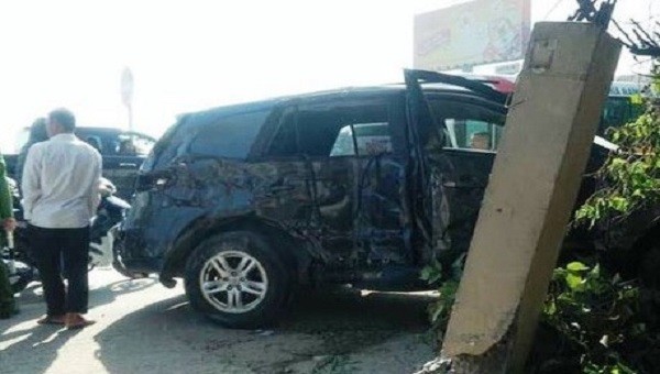 Chiếc xe ô tô 7 chỗ biển xanh tai nạn được xác định là của kho bạc nhà nước Thanh Hóa.