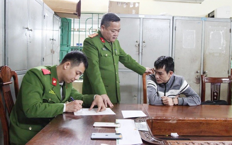 Đối tượng Nguyễn Văn Minh bị cơ quan Công an bắt giữ (Ảnh: CA huyện Đại Từ).