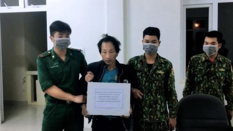 Đối tượng Sung Văn Sính bị lực lượng Biên phòng bắt giữ