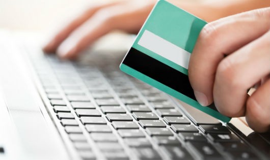 Thẻ tín dụng ngân hàng liệu có an toàn khi ai “cà” cũng được?