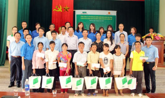 Bảo hiểm Quân đội MIC chia sẻ với hơn 100 gia đình xã Lương Lỗ, Thanh Ba, Phú Thọ