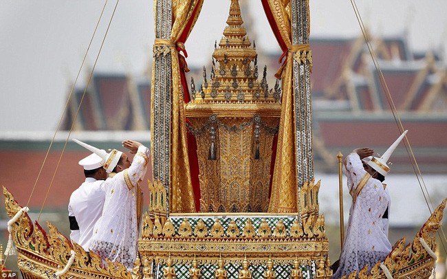 Chứng khoán Thái Lan chao đảo vì Nhà vua băng hà
