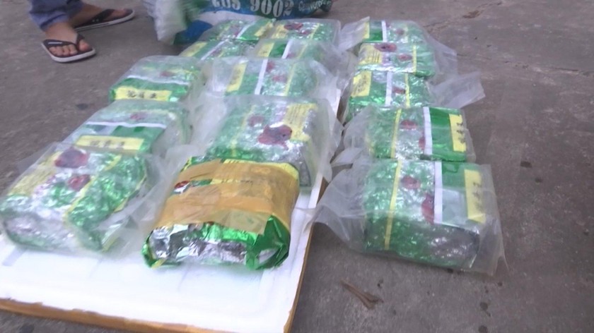 21 gói nilon nghi là ma túy trôi dạt vào bờ biển Côn Đảo được lực lượng Đồn Biên phòng Côn Đảo và người dân phát hiện kịp thời