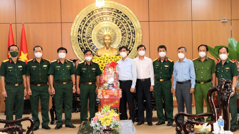 Đoàn công tác Đảng ủy, Bộ Tư lệnh Quân khu 7 thăm và chúc tết lãnh đạo tỉnh Bình Thuận (ảnh: TT Dân)