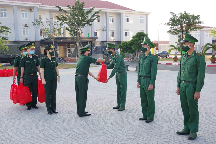 Bộ Chỉ huy BĐBP tỉnh Bà Rịa – Vũng Tàu trao quà tặng quân nhân hoàn thành nghĩa vụ quân sự 