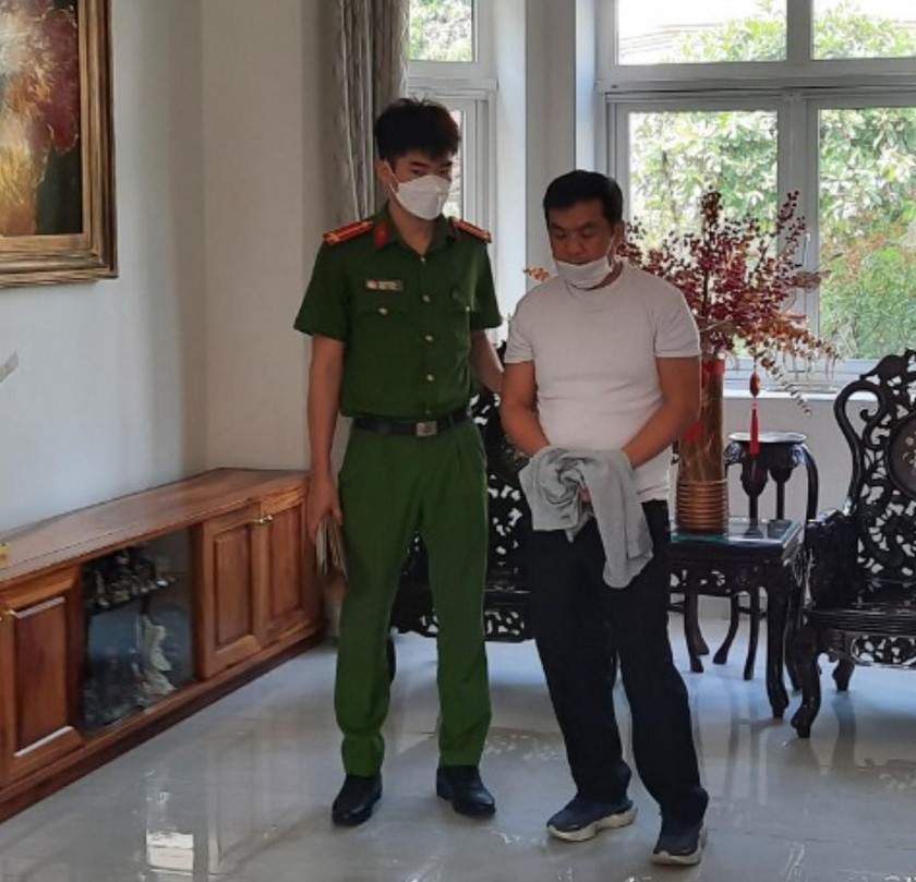 Lực lượng chức năng thực hiện lệnh bắt đối với bị can Trương Quốc Tuấn