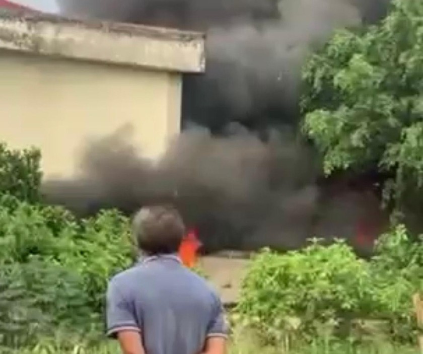 Cháy nhà tạm bảo vệ trường học khiến một người thiệt mạng