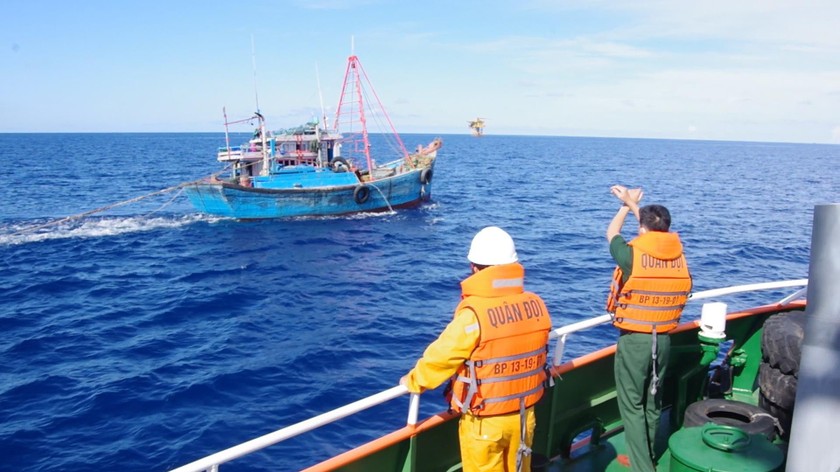 Lực lượng phối hợp phát hiện xua đuổi và ngăn chặn kịp thời các tàu cá vi phạm hành lang an toàn đường ống dẫn khí dưới biển