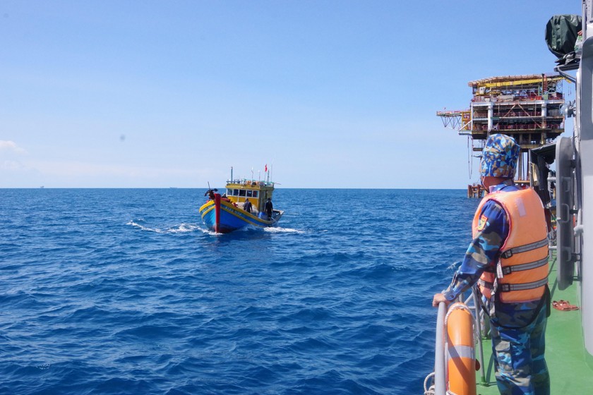 Lực lượng tuần tra phát hiện xua đuổi và ngăn chặn kịp thời các tàu cá vi phạm hành lang an toàn đường ống dẫn khí dưới biển