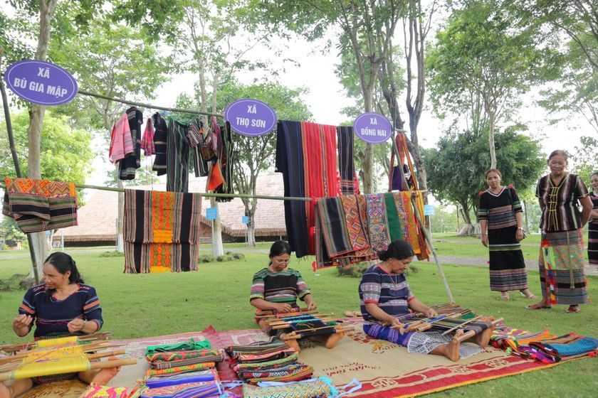 Nghề dệt thổ cẩm của người M’nông ở Bình Phước được công nhận là di sản văn hóa phi vật thể quốc gia