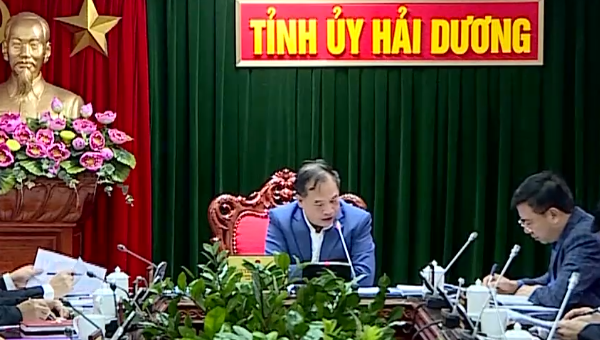 Ông Nguyễn Mạnh Hiển, Ủy viên Trung ương Đảng, Bí thư Tỉnh ủy, Chủ tịch HĐND tỉnh, Trưởng Tiểu ban Văn kiện chủ trì cuộc họp
