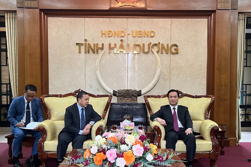Chủ tịch UBND tỉnh Hải Dương Triệu Thế Hùng đón tiếp và làm việc với Đại sứ Đặc mệnh toàn quyền nước CHDCND Lào tại Việt Nam Sẻng Phết Hùng Bun Nhuông.