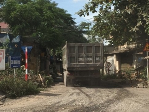 UBND tỉnh Thái Nguyên “hợp thức” cho xe quá tải chạy trên đê Chã?