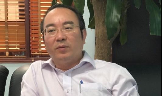 Ông Châu Thành Hưng  phó chủ tịch UBND huyện Vân Đồn ký phê duyệt kết quả trúng đấu giá sai thẩm quyền (Ảnh: dantri.com.vn)