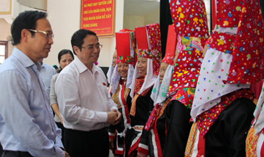 Trưởng Ban Tổ chức Trung ương thăm hỏi cử tri của huyện Bình Liêu, tỉnh Quảng Ninh.