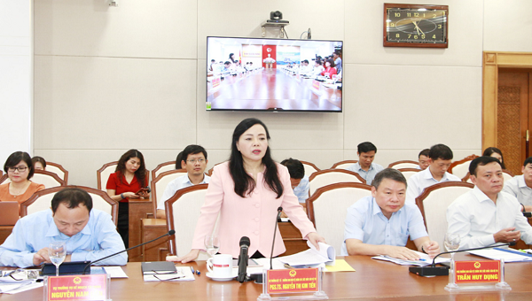  Bộ trưởng Bộ Y Tế  Nguyễn Thị Kim Tiến phát biểu tại buổi làm việc