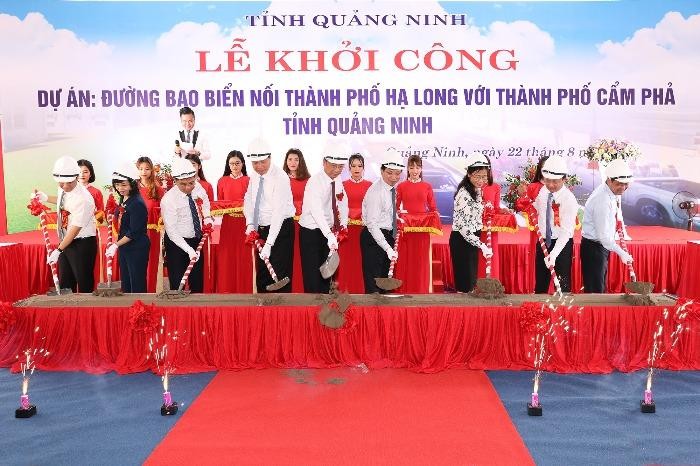 Các lãnh đạo tỉnh Quảng Ninh động thổ khởi công dự án đường bao biển nối thành phố Hạ Long và thành phố Cẩm Phả
