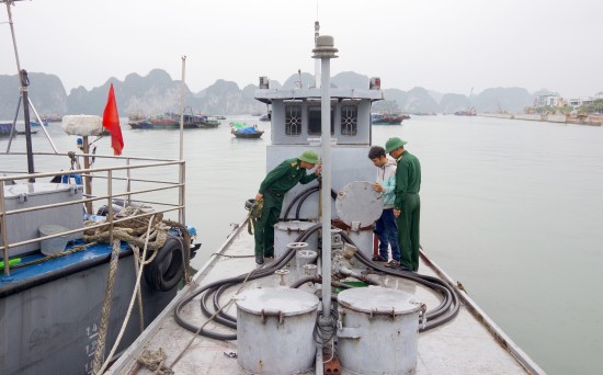 Phương tiện chở dầu bị BĐBP Quảng Ninh bắt giữ
