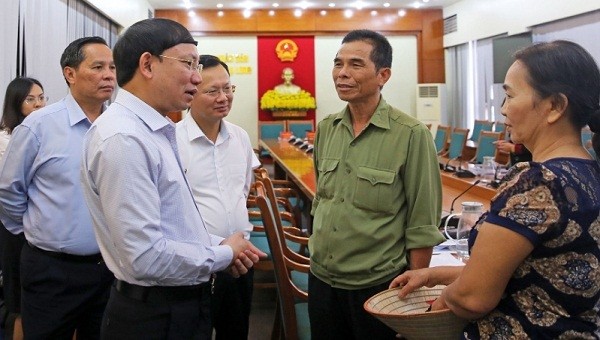 Bí thư tỉnh Quảng Ninh Nguyễn Xuân Ký trực tiếp trao đổi với người dân.