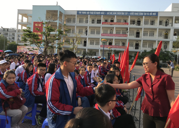 Sở Tư pháp phối hợp cùng Sở Giáo dục-Đào tạo tỉnh Quảng Ninh tổ chức chương trình phổ biến pháp luật và kiến thức về sử dụng internet, mạng xã hội cho học sinh.