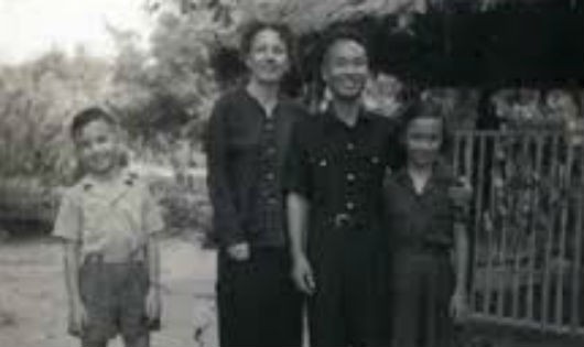 Gia đình Bác sĩ Phạm Ngọc Thạch khi ở chiến khu