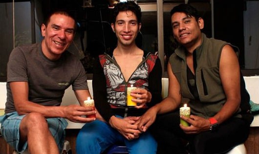Từ trái sang: John, Victor và Manuel