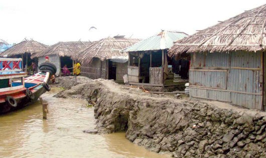 Những túp lều tồi tàn của gái mại dâm trên “Đảo lầu xanh” Banishanta, thành phố cảng Mongla, Bangladesh 