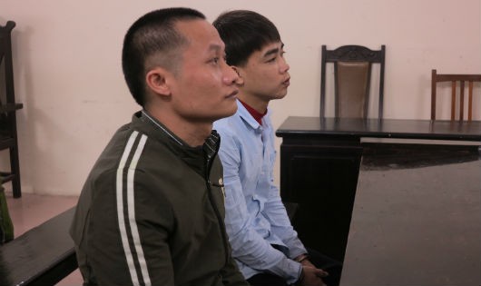 Trịnh Xuân Hòa (bên trái) và đồng phạm