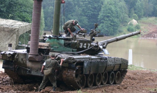 Điểm yếu lớn nhất của động cơ xe tăng T-80 là "ngốn xăng như voi uống nước" 