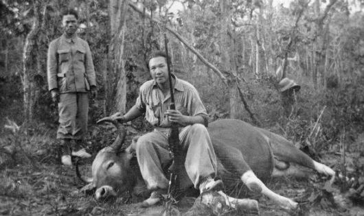 Bảo Đại trong một chuyến đi săn khoảng năm 1950