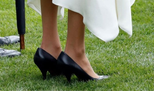 Đây là lý do Công nương Meghan Markle thường xuyên đi giày quá cỡ