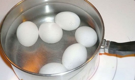 Bí quyết luộc chín trứng nhanh, chuẩn