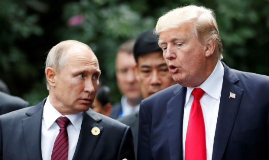 Tổng thống Mỹ Trump (phải) và Tổng thống Nga Putin (trái) 