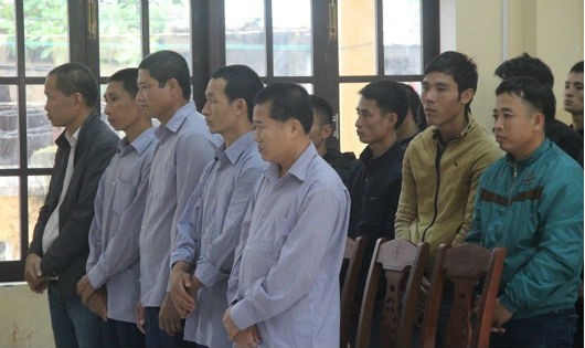Các đối tượng trong vụ án phá rừng biên giới huyện Nam Giang bị xét xử.