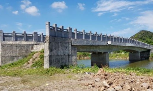Dự án nạo vét sông Sào Khê sau 17 năm vẫn bị chậm tiến độ. Ảnh: Lao Động