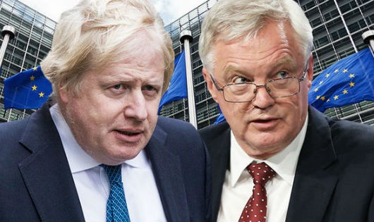 Cựu Ngoại trưởng Anh Boris Johnson và cựu Bộ trưởng Brexit David Davis