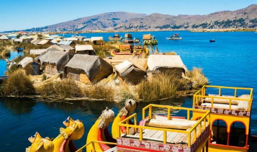 Đảo nổi ở hồ Titicaca