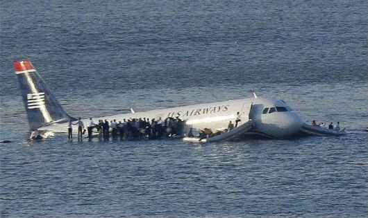 Hình ảnh chiếc máy bay 1549 đáp xuống sông Hudson